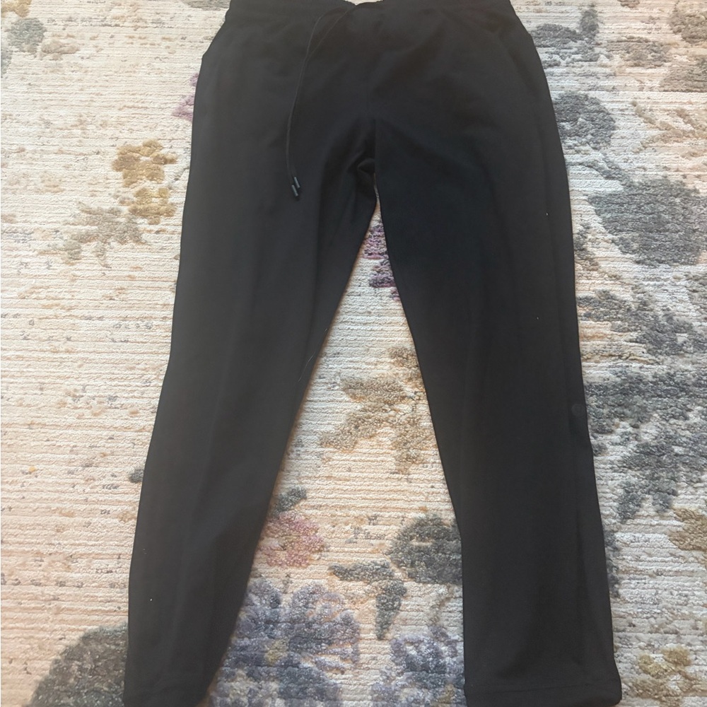 Size 6 Cropped Lululemon Sweatpants Black